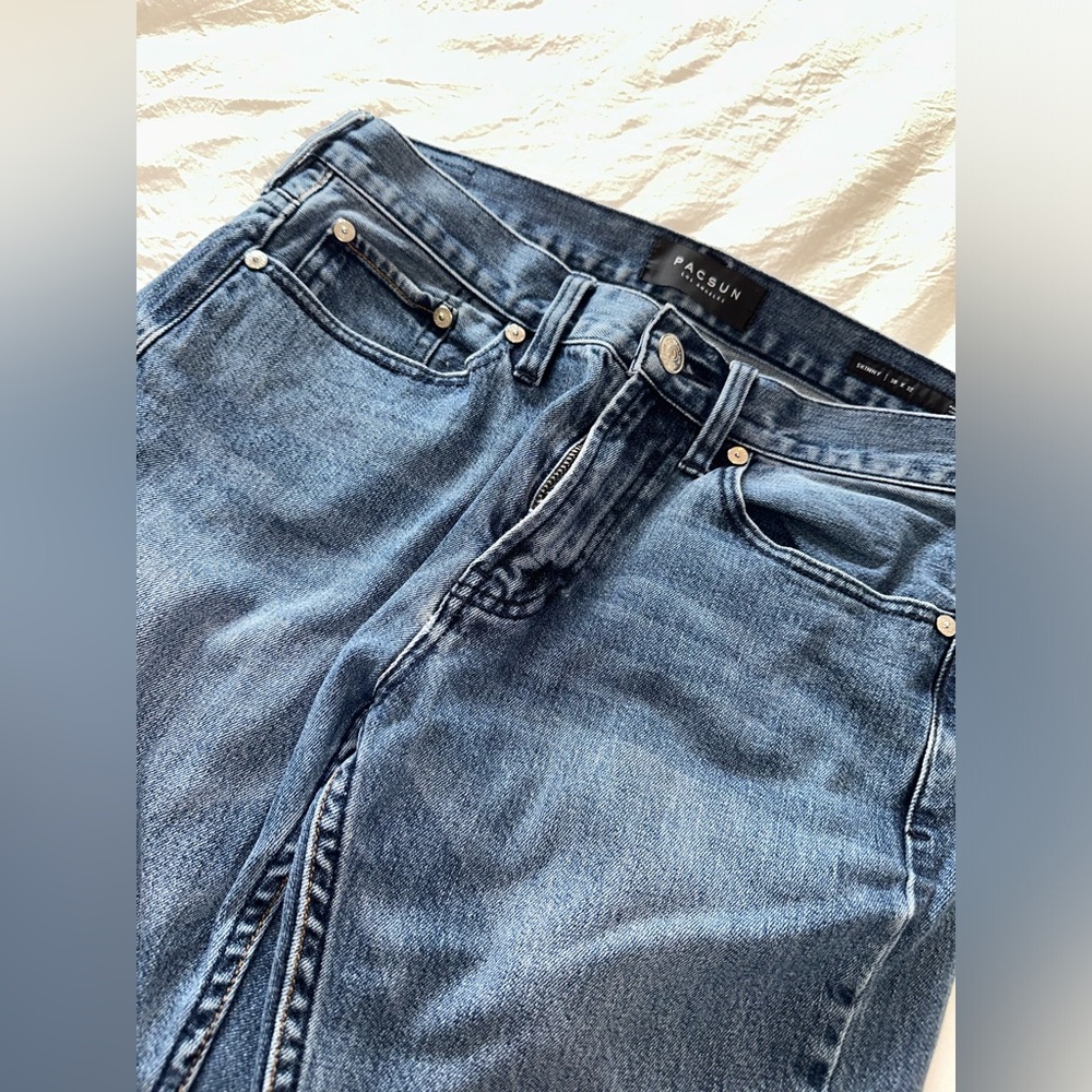 Men’s straight leg packs on jeans 30 X 32 great condition hardly worn
